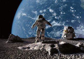 Vliesová fototapeta MS-5-2240 Astronaut - 375 x 250 cm